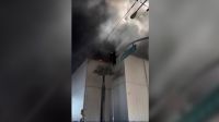 Prefeita de Los Angeles declara emergência após incêndio em armazém