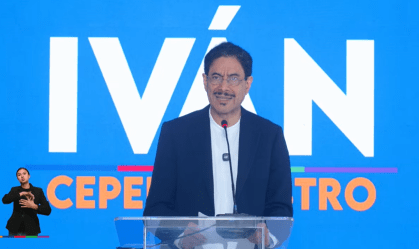 Iván Cepeda em discurso na Colômbia