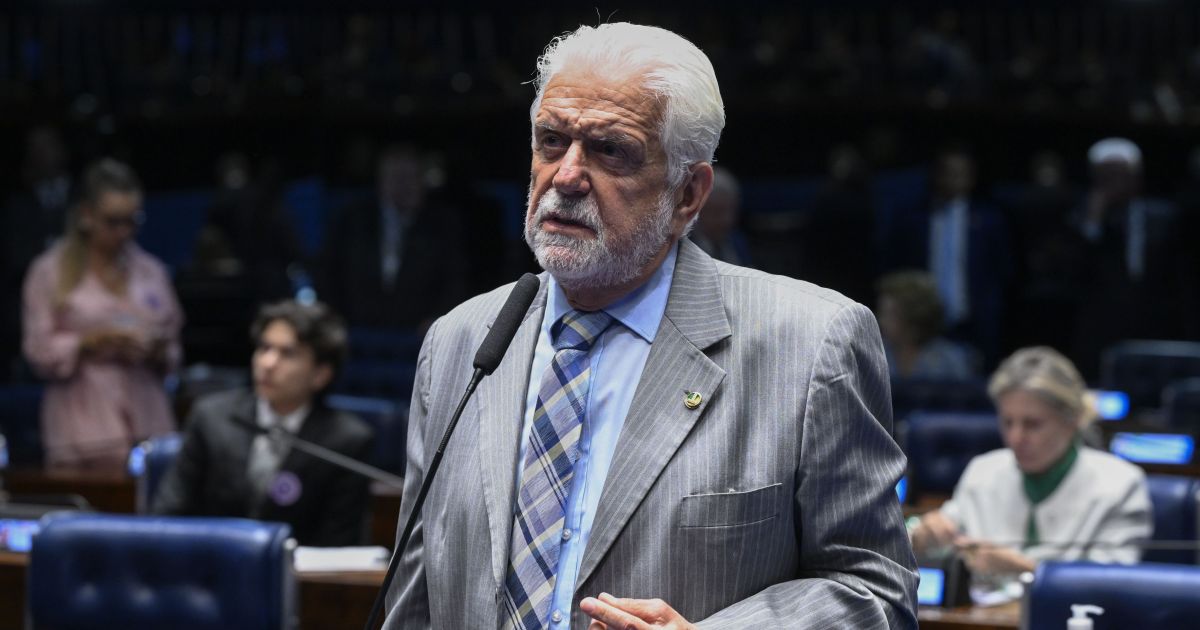 Jaques Wagner confirma saída de liderança do governo no Senado