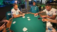 Vini Jr. publica foto em jogo de poker com Neymar