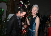 Keanu Reeves posa junto com namorada em evento em LA: "Fácil de amar"