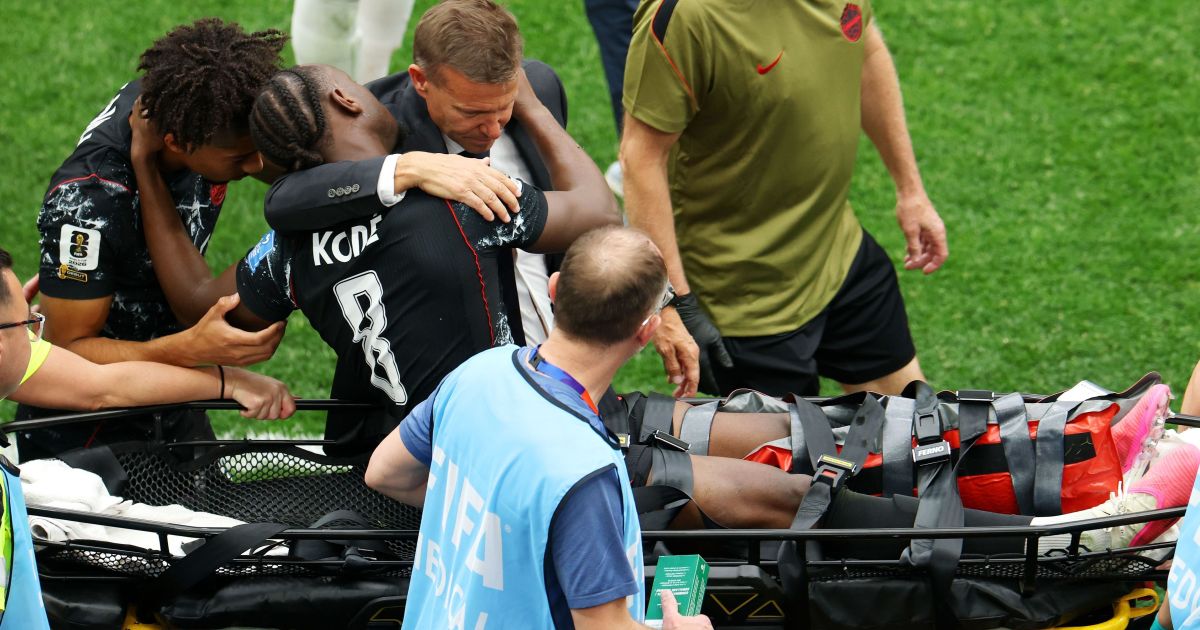 Cena forte na Copa: jogador do Canadá quebra a perna contra o Catar