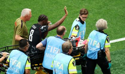 Koné quebrou a perna em Canada x Catar na Copa do Mundo