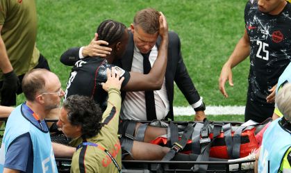 Koné quebrou a perna em Canada x Catar na Copa do Mundo