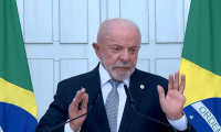 No G7, Lula diz que Trump não pode "se meter nas eleições do Brasil"
