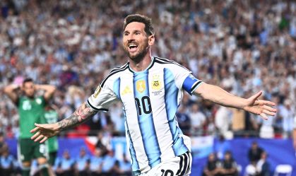 Imagem de destaque do post: Com atuação histórica de Messi, Argentina vence Argélia na estreia da Copa