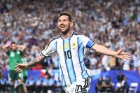 Com atuação histórica de Messi, Argentina vence Argélia na estreia da Copa
