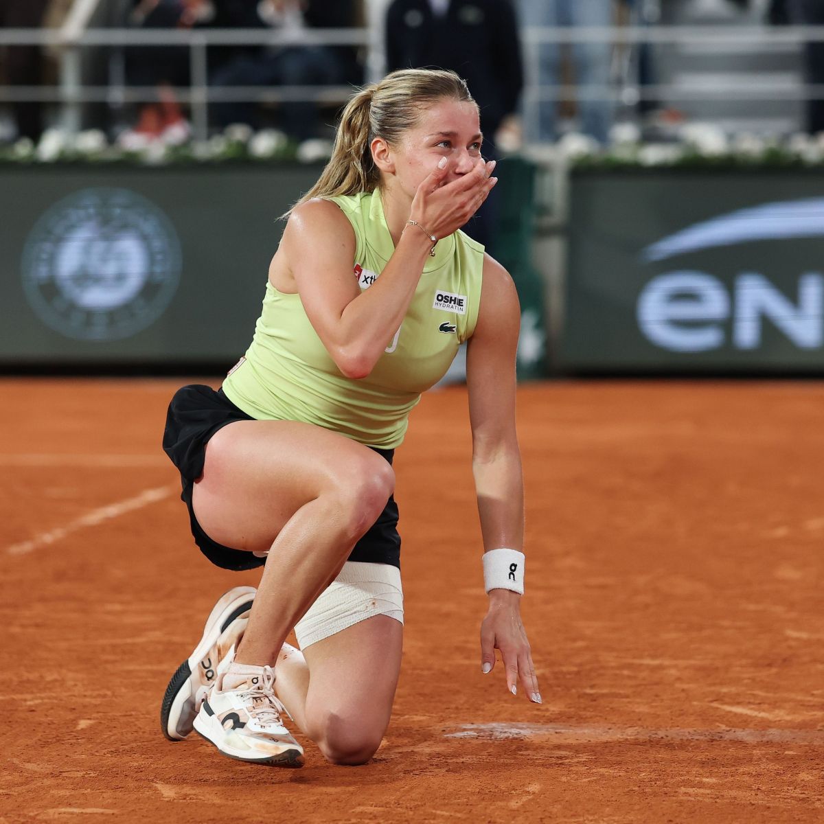 Imagem ilustrativa sobre Maja Chwalińska arrasta multidão em Roland Garros, fatura bolada vira treta com imposto e Wimbledon já reage