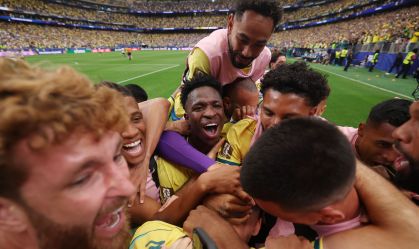 Comemoração do gol de Martinelli em Brasil x Japão pela Copa do Mundo