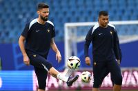 Giroud parabeniza Mbappé por recorde de gols na seleção francesa