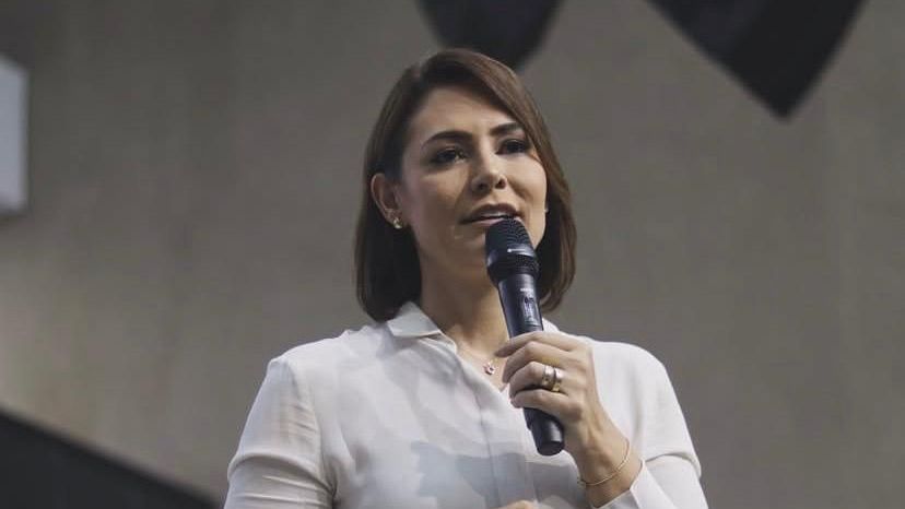 Michelle não confirma candidatura e diz “priorizar” cuidado de Bolsonaro