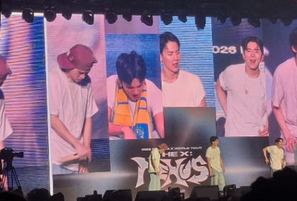 Monsta X fala português e emociona público durante show em São Paulo