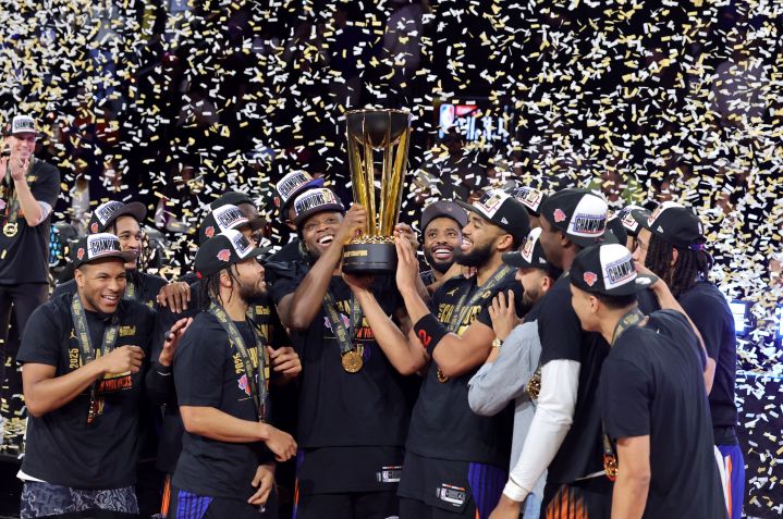 Knicks celebram o título da NBA Cup de 2025 • Ethan Miller/Getty Images