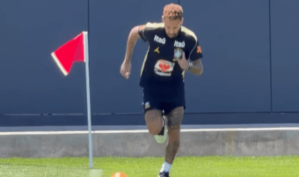 Neymar fez atividades no gramado nesta terça-feira (16)