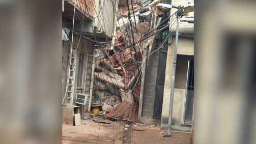 Segundo o Corpo de Bombeiros, as vítimas estão sob os escombros