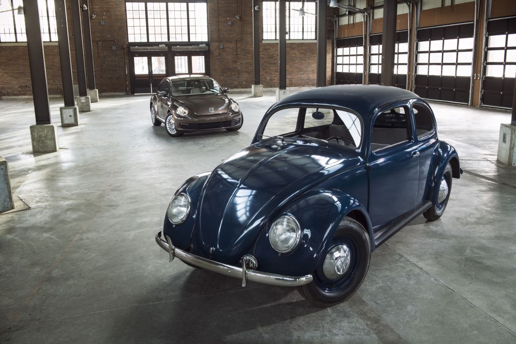 Fusca clássico com a terceira geração, em 2013