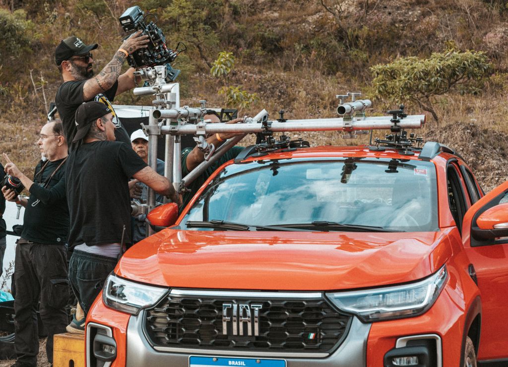 Fiat Strada aparece com inédita cor laranja: futura série especial?
