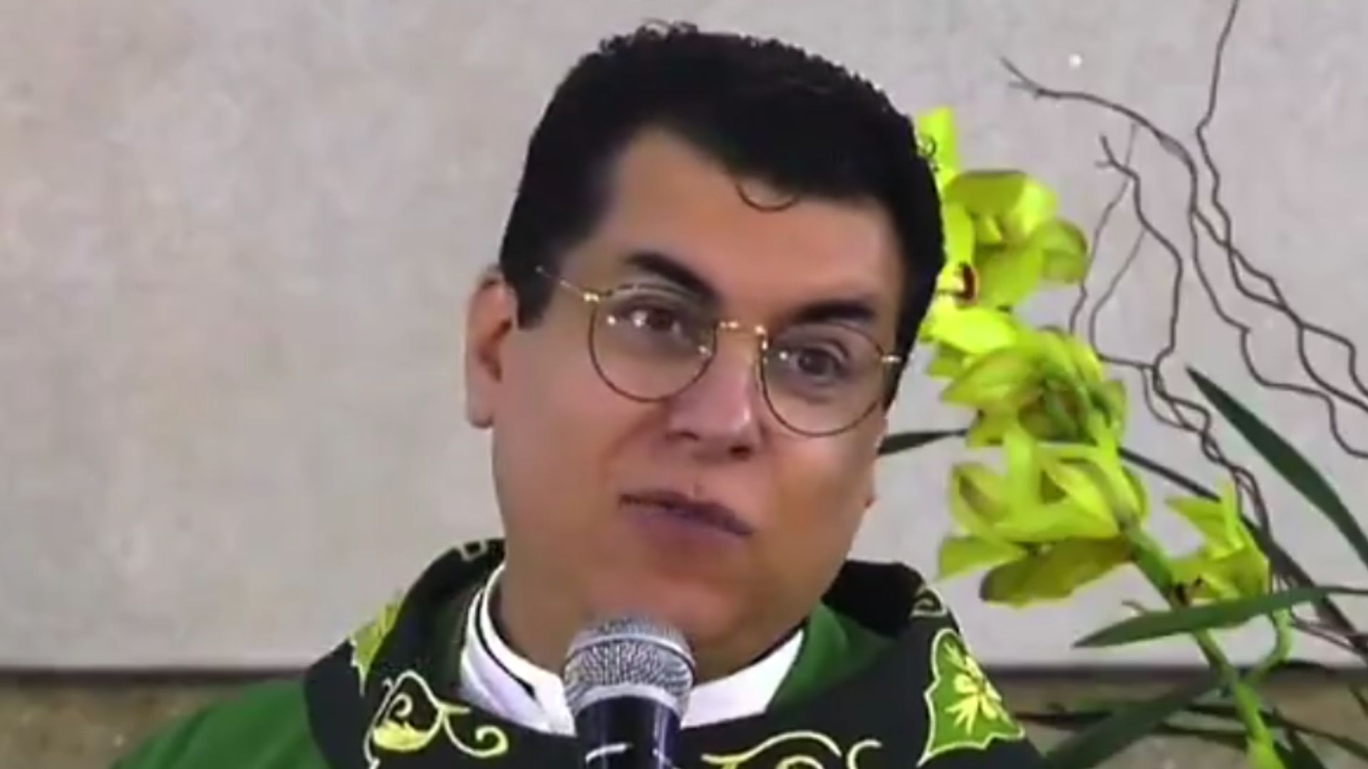 Padre revela red flags que fizeram noiva cancelar casamento em MG