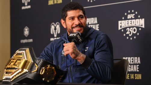 Alex Poatan durante entrevista coletiva