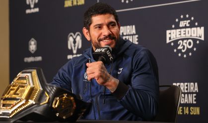 Alex Poatan durante entrevista coletiva