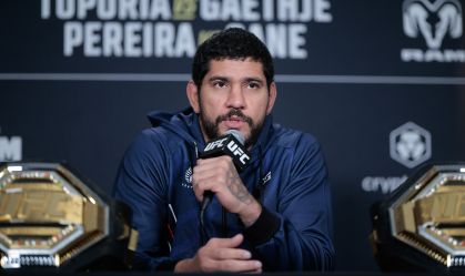 Poatan em conferência do UFC 250 Freedom