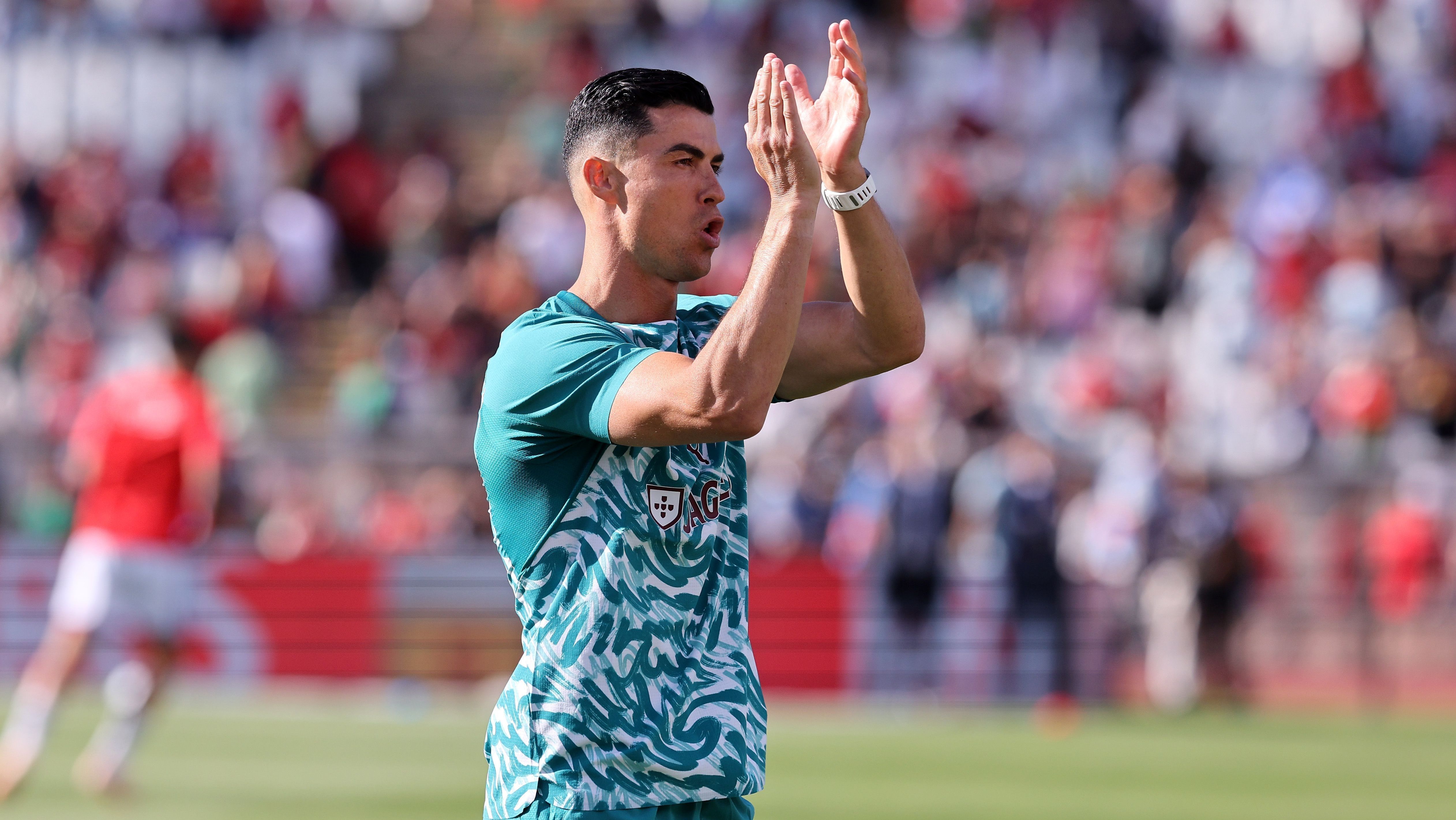 Cristiano Ronaldo em aquecimento antes de Portugal x Chile