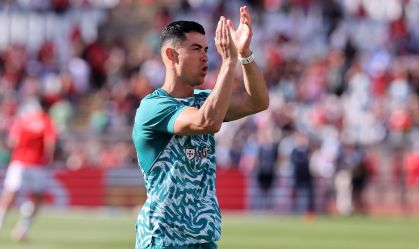 Cristiano Ronaldo em aquecimento antes de Portugal x Chile