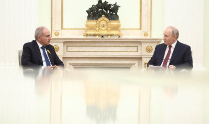 Presidente russo, Vladimir Putin, e o primeiro-ministro armênio, Nikol Pashinyan