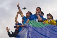 "Orar pelo Brasil", diz Flávio Bolsonaro durante Marcha para Jesus
