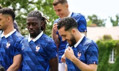 Rayan Cherki, destaque da França