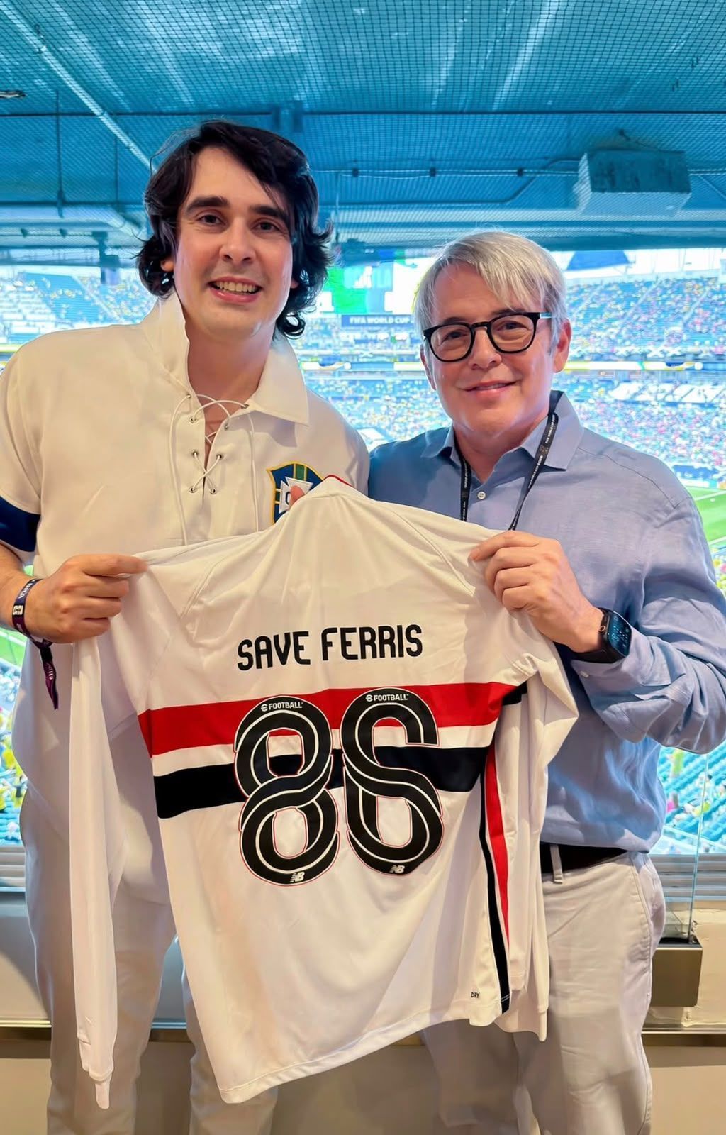 Empresário brasilerio presenteia ator com camisa do São Paulo Futebol Clube •