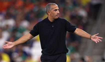 Sabri Lamouchi comandou a Tunísia na derrota sofrida para a Suécia na estreia das duas seleções na Copa