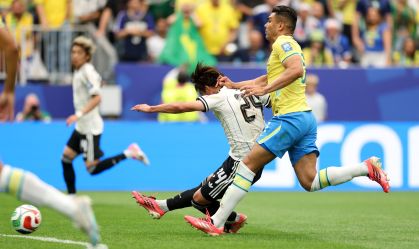 Sano vence marcação de Casemiro e abre o placar para o Japão contra o Brasil