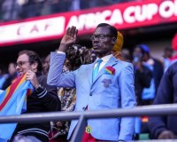 Torcedor símbolo da RD Congo chega ao México após restrição de viagem