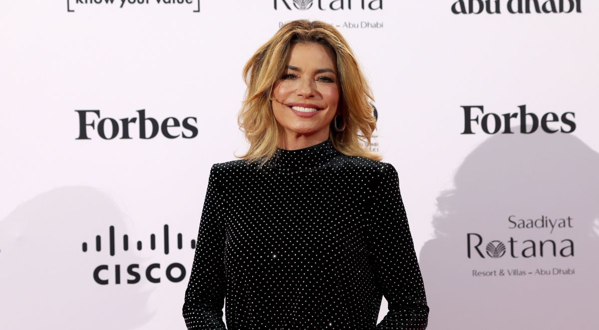 Shania Twain desabafa sobre infância marcada por violência: “Traumático”