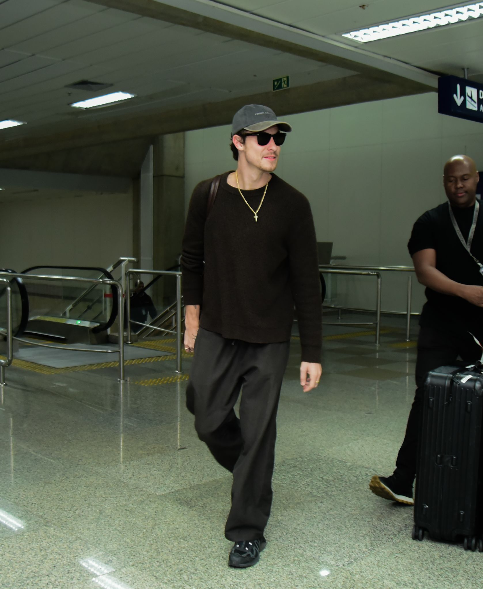 Shawn Mendes no aeroporto do Rio de Janeiro • Webert Belicio / Agnews