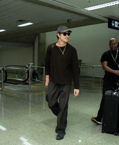 Shawn Mendes no aeroporto do Rio de Janeiro • Webert Belicio / Agnews