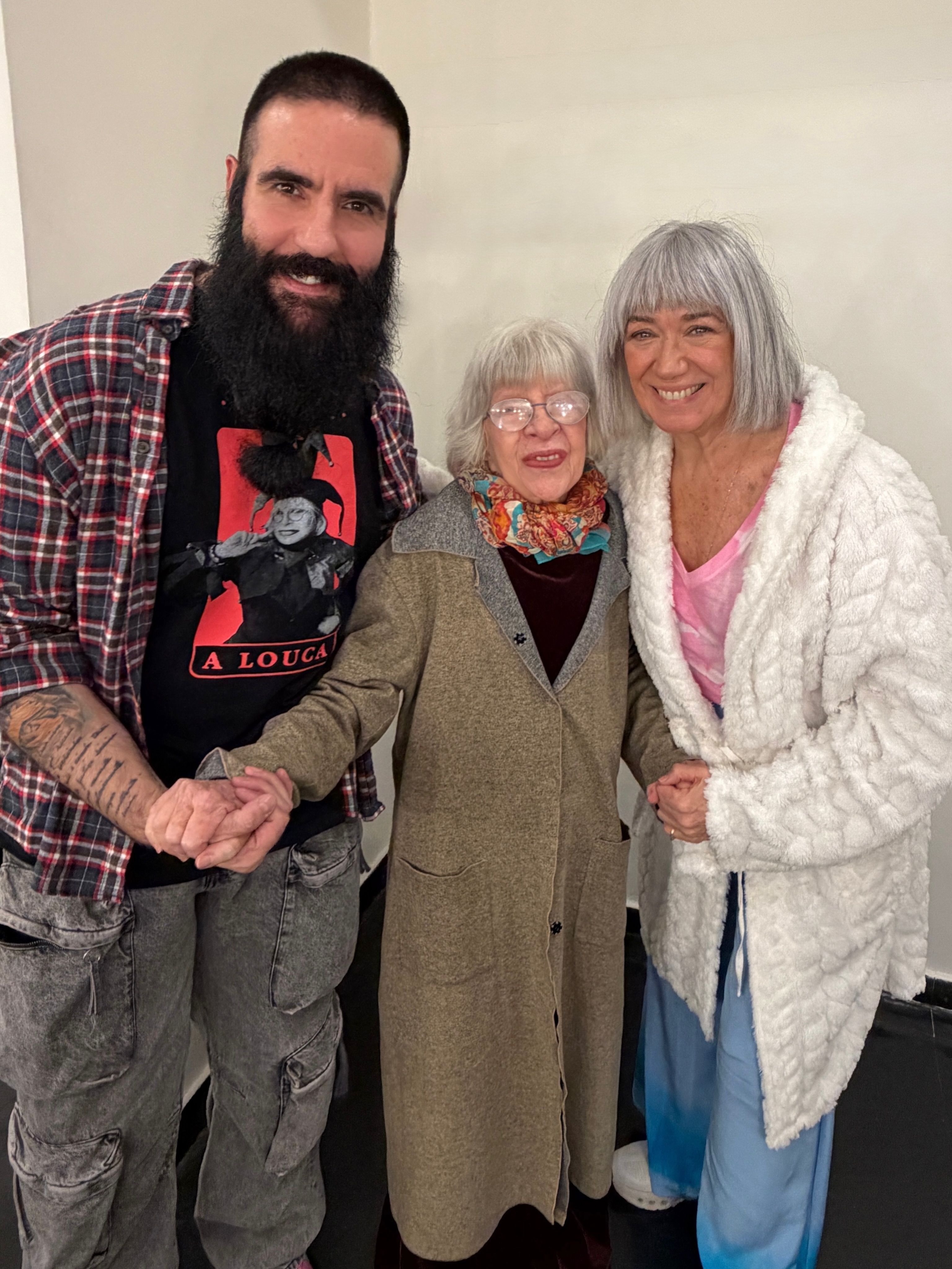 Virginia Lee Jones, irmã de Rita Lee, prestigia Lilia Cabral nos bastidores de peça sobre vida de cantora • Instagram/Guilherme Samora