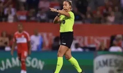 Imagem de destaque do post: Tori Penso será a 1ª mulher a apitar nesta Copa do Mundo de 2026