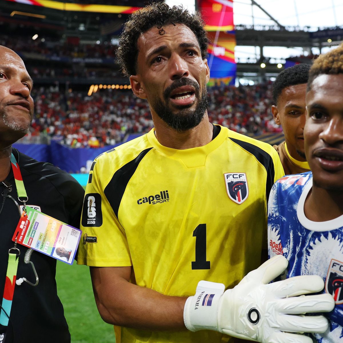 Craque do jogo, goleiro Vozinha sai chorando de campo após segurar Espanha | CNN Brasil