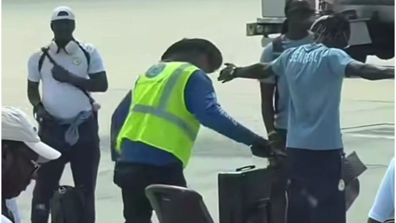 Seleção de Senegal ao desembarcar nos EUA