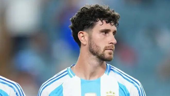 Senesi, zagueiro do Tottenham e agora da Argentina na Copa do Mundo de 2026