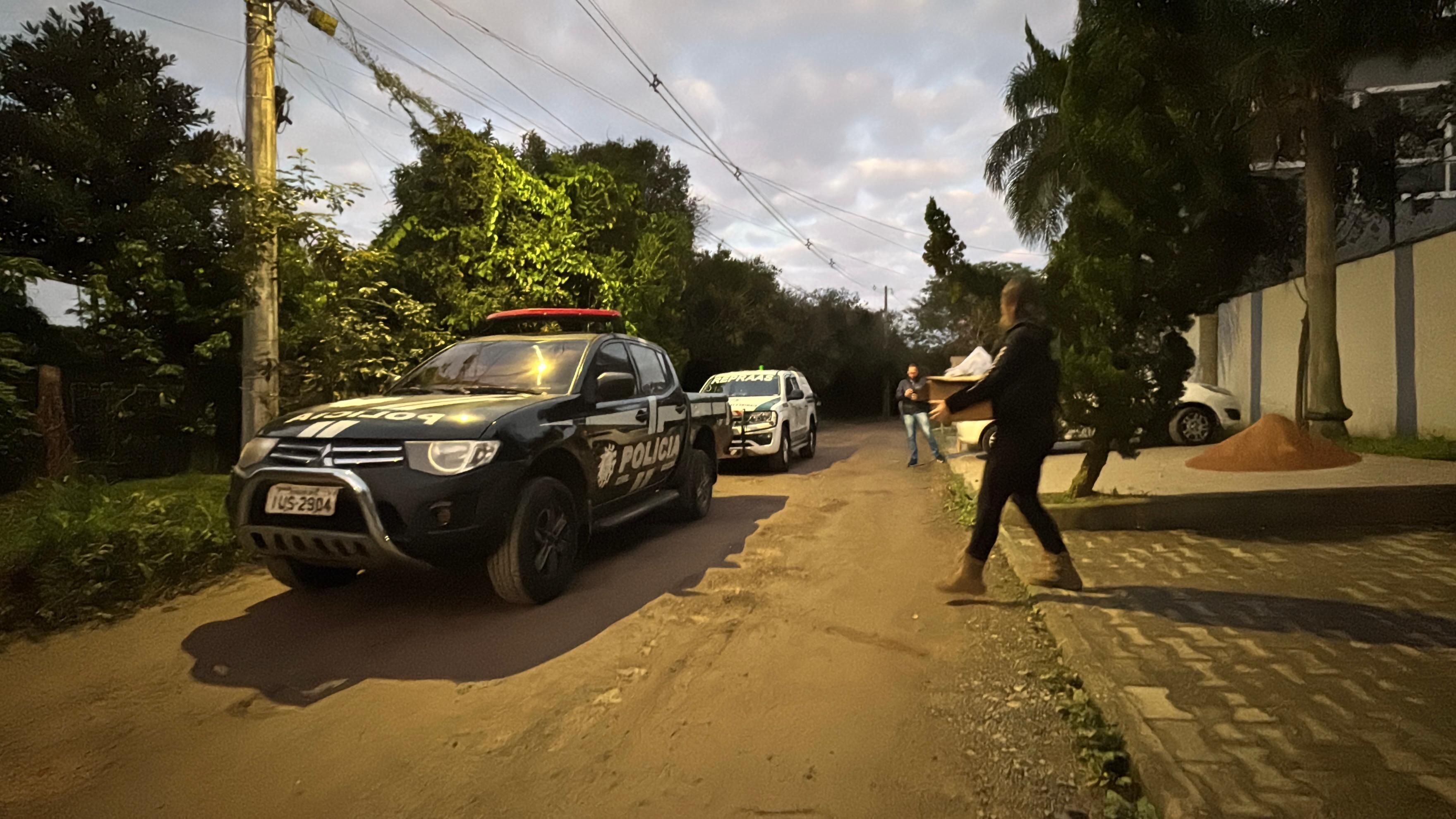 Ação da polícia nesta segunda-feira (15), na região metropolitana de Porto Alegre (RS) • Divulgação/PCRS