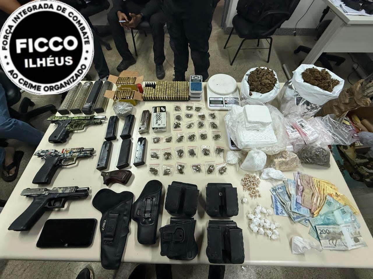 Armas, munições, drogas e dinheiro em espécie apreendidos • PF BA