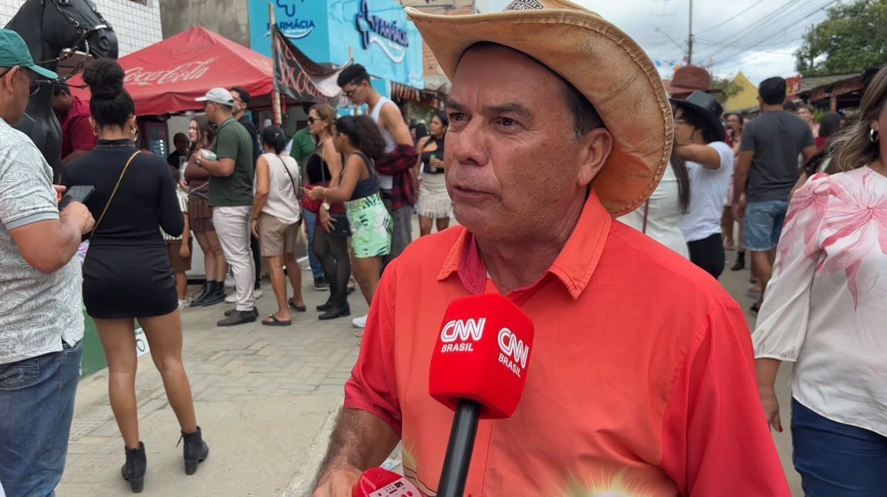 Vendedor do Alto Moura, em Caruaru (PE) • Rodrigo Monteiro/CNN