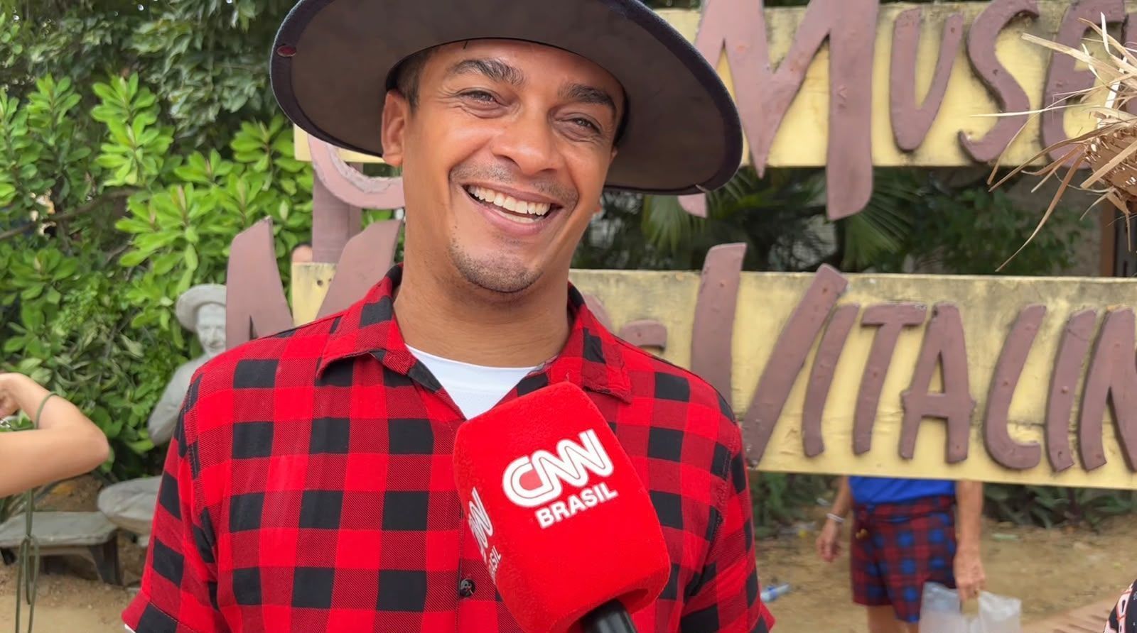 Alexandre Mendonça é do Recife e estava no Alto do Moura, em Caruaru (PE) • Rodrigo Monteiro/CNN