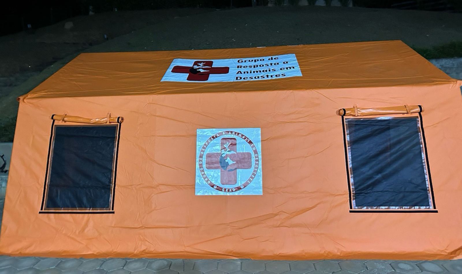 Exemplo de uma tenda para hospital de campanha dos animais • Divulgação