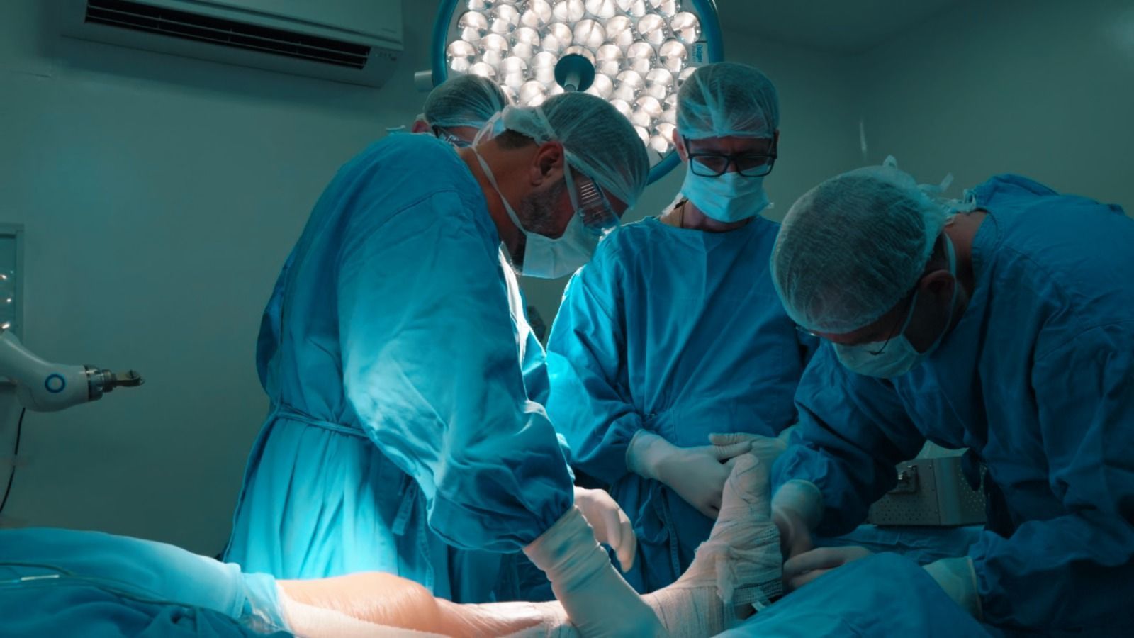 Cirurgia inédita com robô chines que pode mudar tratamento no SUS • Leonardo Figueiredo