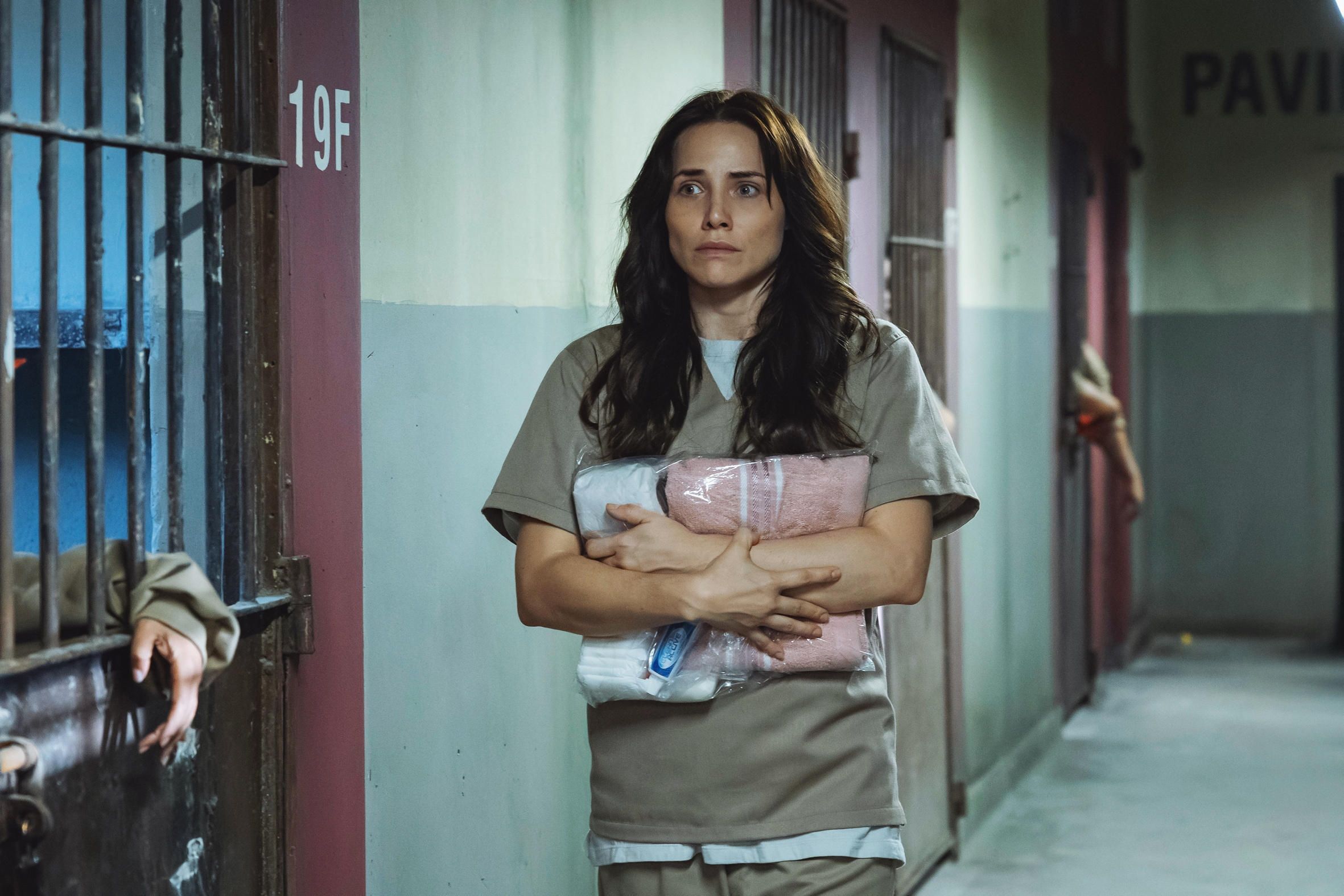 Adriana Brandão é presa em "Quem Ama Cuida"