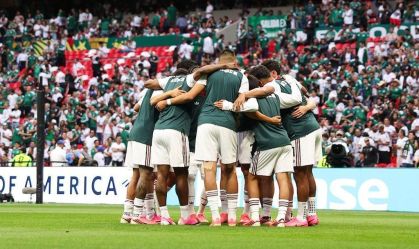 Jogadores do México reunidos antes do jogo contra a Tchéquia, pela Copa do Mundo